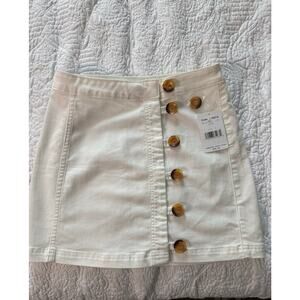 Free People size 6 white denim skirt with big tortoise buttons NWT